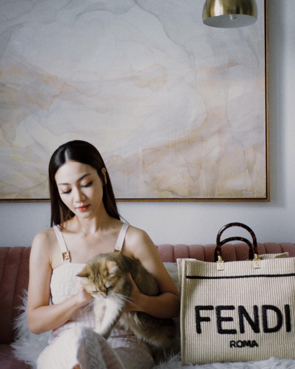 daiyantrisha's tweet photo. phone                                   film https://t.co/dfGs9omBcm