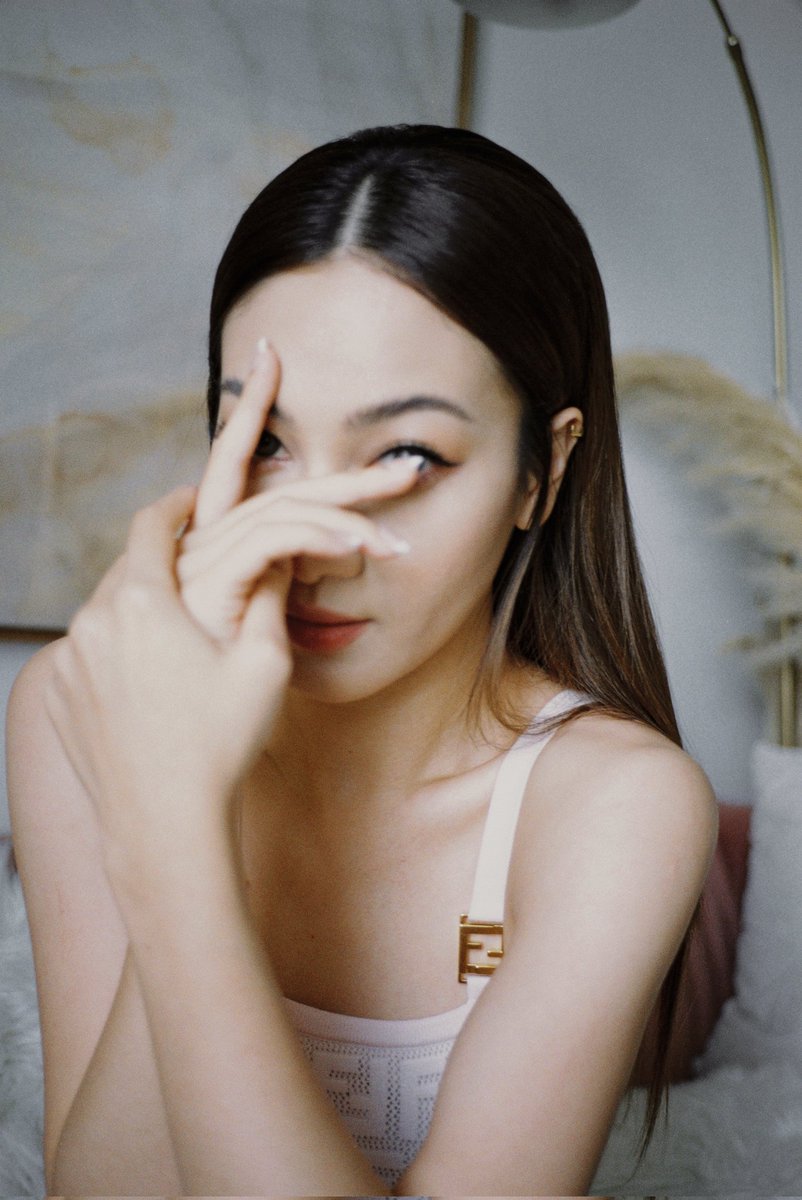 daiyantrisha's tweet photo. phone                                   film https://t.co/dfGs9omBcm
