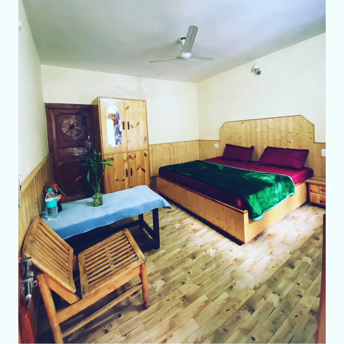 greenparkkasol's tweet photo. 🌲Green Park Kasol🌲
We have well decorated, wooden made and clean rooms 🛏️ for a comfortable stay in Kasol at very  affordable price.

Contact for Booking - 
DM or Call +91 79004 70009

#greenparkkasol #kasol #kasoldiaries #kasoltrip #kasolcamps #hotelinkasol #camping https://t.co/VCkirQKdi8