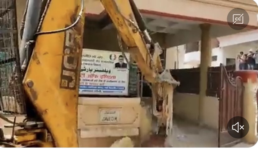 AthuJamaliya's tweet photo. Is there any Country in the World that bulldozes its own citizen’s home 
YOU CANNOT DEMOLISH PEOPLE'S HOMES JUST BECAUSE THEY ARE ACCUSED OF A CRIME. 
Those who cheer remember today it’s #AfreenFatima tomoro it will be you. 

#StandWithAfreenFathima #StopBulldozingMuslimHouses https://t.co/RWqhyp0Qdd