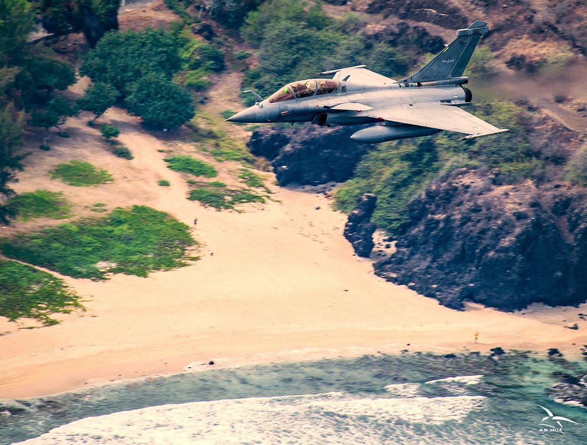 EscadronsChasse's tweet photo. "Bien le bonjour messieurs-dames, la température est de 27°C..."
- Hey, mais c'est Viper sur la plage ?!!
#Rafale #EC1_4GASCOGNE https://t.co/0n6SIupK94