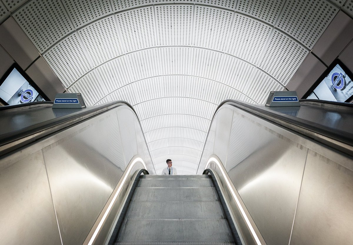 petemurrell151's tweet photo. "He's Head and Shoulders..."

Liverpool Street station Elizabeth Line escalator https://t.co/QwhgLzbjH4