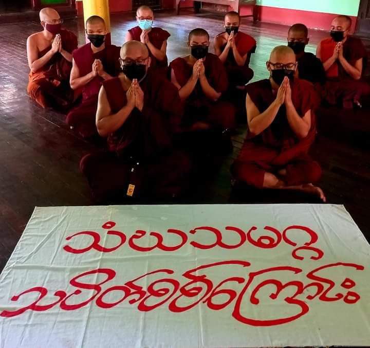 YuTun37775894's tweet photo. Monks from Sangha Union of Mandalay demand for an immediate end to all of Burma’s suffering. They also performed sermons &amp; prayed for federal democracy’s development.   #2022Jun12Coup #WarCrimesOfJunta #WhatsHappeningInMyanmar https://t.co/PNrewuwRzF