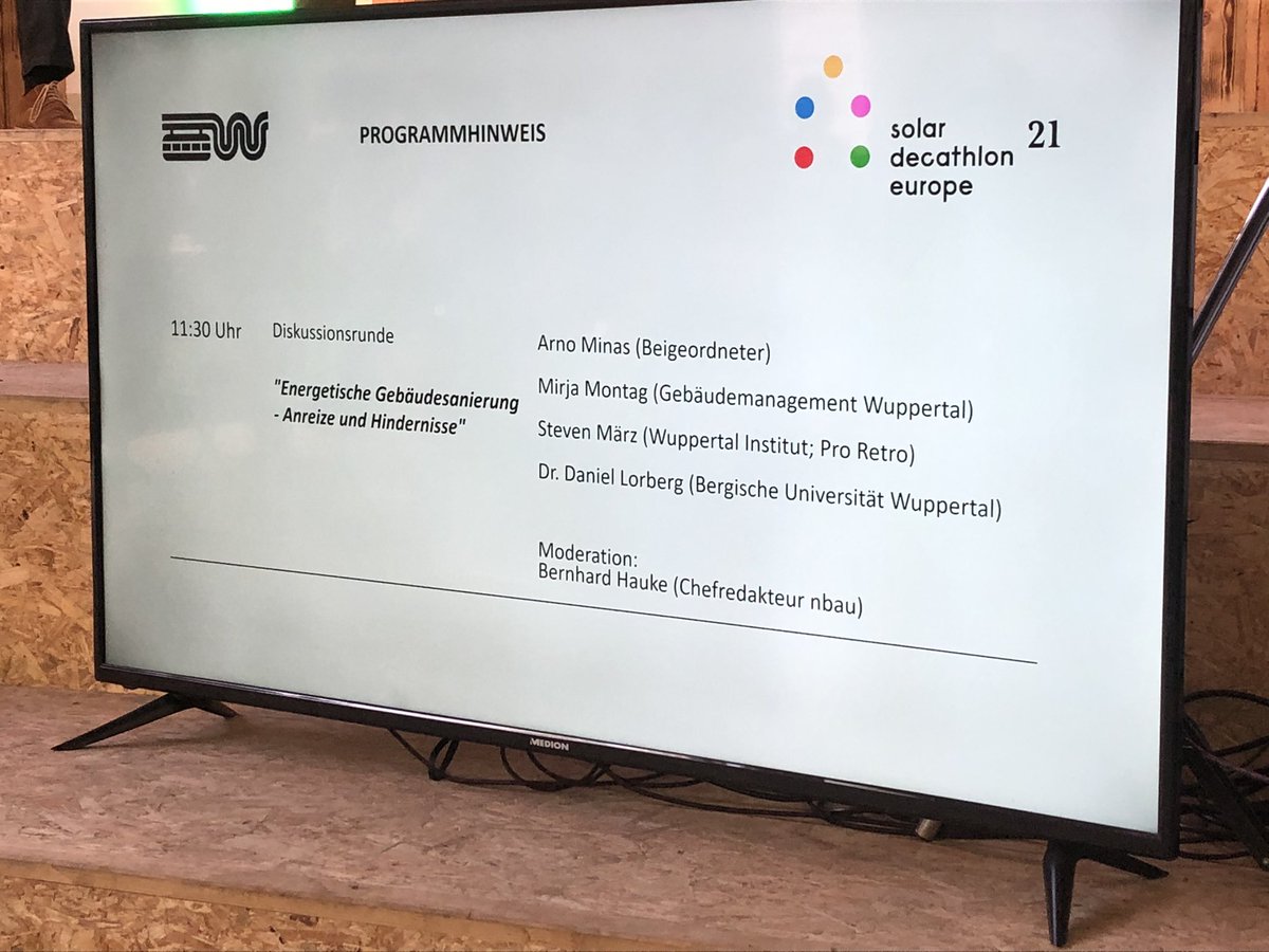Wupperinst's tweet photo. Jetzt diskutiert beim @SDE21_22 auf dem #CoHostDay @stadt_wuppertal
@NbauOrg @BernhardHauke mit
Arno Minas @stadt_wuppertal, Miria Montag #GMW, Daniel Lorberg @SDE21_22 @Uni_Wuppertal und
Steven März @Wupperinst #ProRetro
über energetische Gebäudesanierung https://t.co/IcgETkAcDl