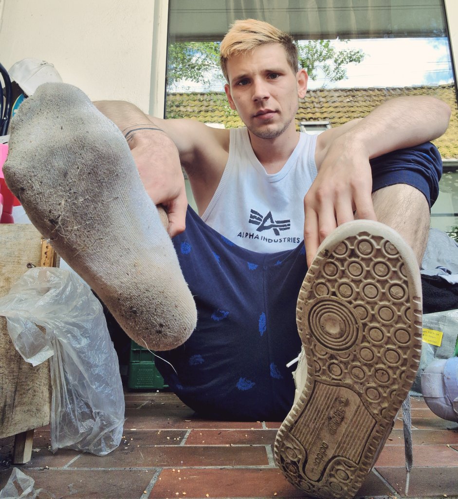 alphabozz84's tweet photo. Komm in den herrlichen Geruch dieser göttlichen Füße..ab in dein maul.

@KoelnerMaul @kingtim2012 @tomsoma4 @MASTER_UPDATES 

#findom #feet #feetfetish #Paypig #gaypig #alpha #Dom #german https://t.co/Rm66GJZcaC