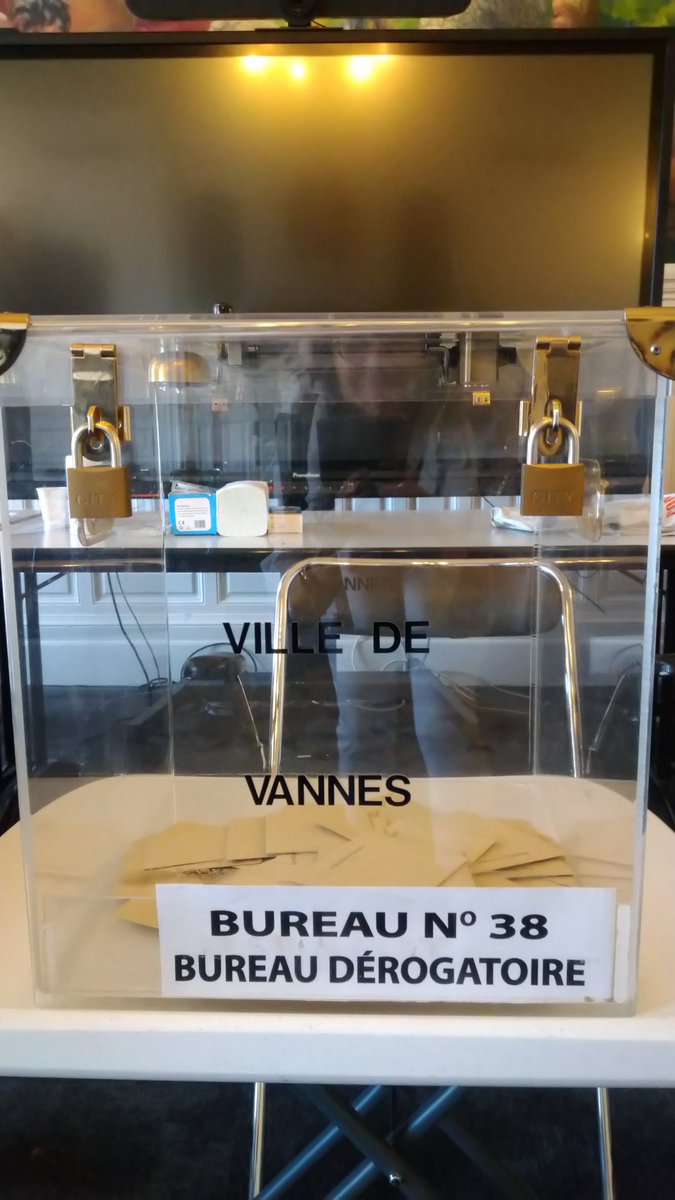 #legislatives2022
Bureau de vote exemplaire avec une participation de 41.09%😁🙃
Que ce soit les chiffres ou les mots, tout est relatif, pas d'évolution très attendue avant ce soir #Vannes #Morbihan pic.x.com/bZIolkn2Bh