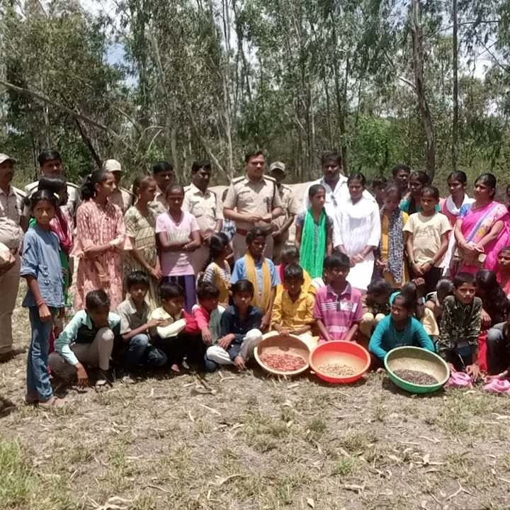 DcfForest's tweet photo. ವಿಶ್ವ ಪರಿಸರ ದಿನಾಚರಣೆ ಹಾಗೂ HK ಕಾರ್ಯಕ್ರಮದ ಅಂಗವಾಗಿ ಇಂದು ಗಂಗಾವತಿ ವಲಯದ ಬಸಾಪಟ್ಟಣ ಶಾಖೆಯ ಚಿಕ್ಕಬೆಣ್ಕಲ್ ಗ್ರಾಮದ ಶ್ರೀವಾಲ್ಮೀಕಿ ವಸತಿ ಶಾಲಾ ಆವರಣದಲ್ಲಿ ಬೀಜ ಬಿತ್ತನೆ&amp;ಸಸಿಗಳನ್ನು ನೆಡಲಾಯಿತು. ಕಾರ್ಯಕ್ರಮದಲ್ಲಿ ಚಿಕ್ಕಬೆಣಕಲ್ ಗ್ರಾಪಂ ಅಧ್ಯಕ್ಷರು, ಸದಸ್ಯರುಗಳು,ಶಾಲಾ ಮುಖ್ಯೋಪಾಧ್ಯಾಯರು, ಶಿಕ್ಷಕರು ಸಿಬ್ಬಂದಿಗಳು ಭಾಗವಹಿಸಿದ್ದರು. https://t.co/3zYjksKVUC