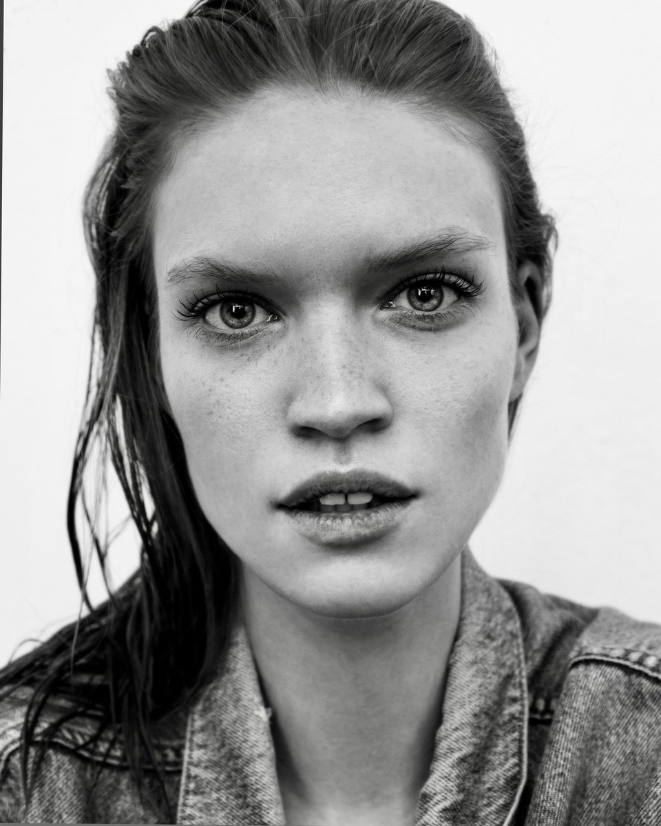 Gm guys⚡️Buongiorno⚡️
Happy Sunday👋🏻
How you doing? 

#nftcommunity #nftcollector 
Say it back please👊🏻👋🏻🤘🏻🤌🏻👍🏻🖤