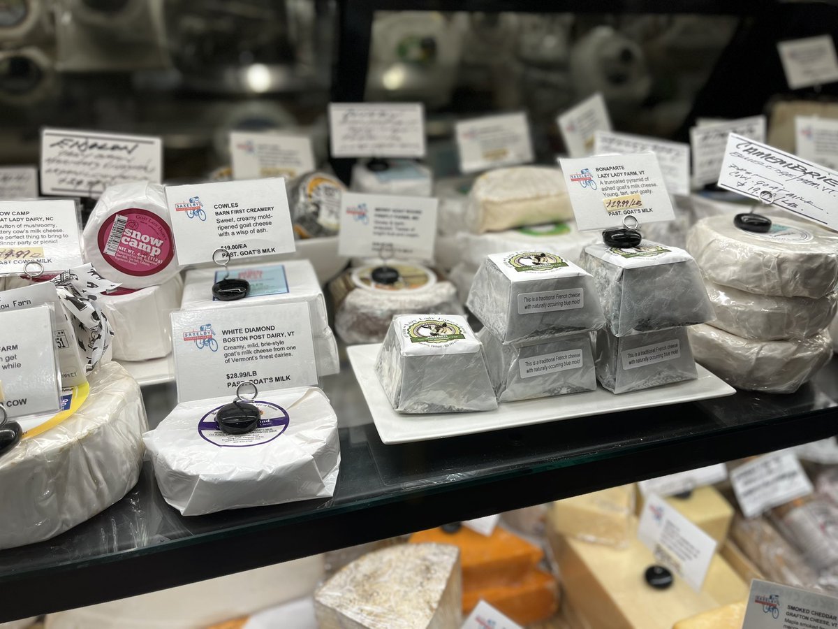 anson_ag's tweet photo. Itβs an important market for #Vt cheesemakers. You can find #Vt cheese and butter at stores like @SaxelbyCheese in NYC. This cheese store is at the popular @ChelseaMarketNY where thousands visit each day. #cheese #vt #vtcheese #dairy https://t.co/bywxJ1IRcN