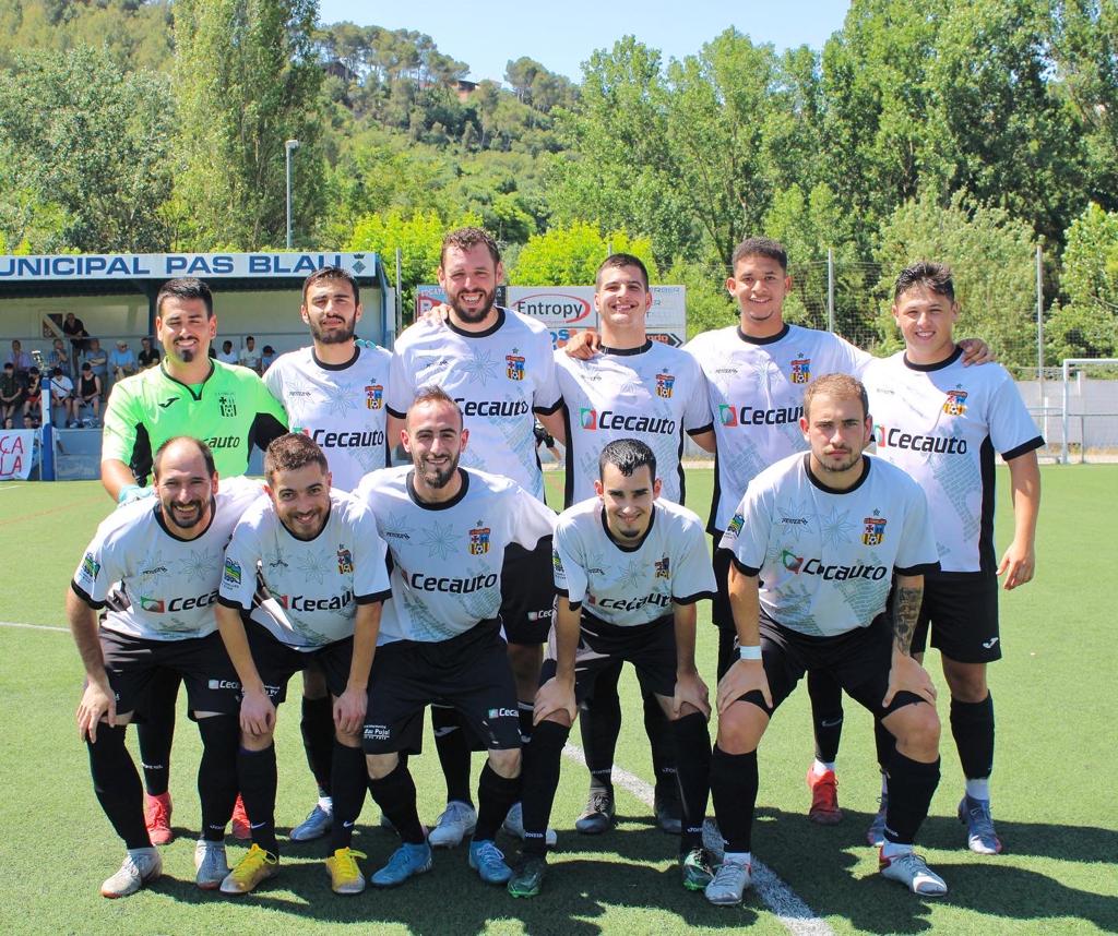 CE_Torrellenc's tweet photo. Últim partit de lliga! 

⚪⚫⚽💪 https://t.co/vGDWvXzhUI