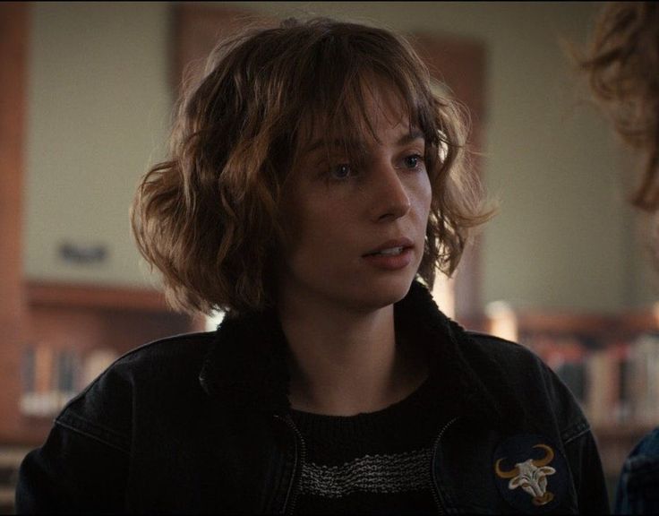 undercoverfren's tweet photo. i just know that nancy wheeler is madly in love with robin’s silly curly hair because https://t.co/KuRbkPtfi1