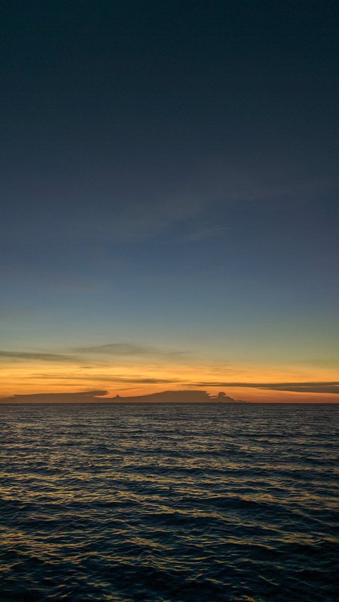 aminuddinluthfi's tweet photo. Perlahan sangat pelan hingga gelap kan menjelang
Cahaya kota kelam mesra menyambut sang petang https://t.co/WNDzIBiLR0