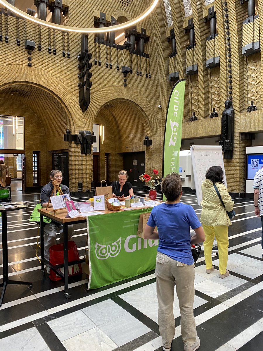 GildeUtrecht's tweet photo. Vandaag gratis rondleidingen en historische pitch in #bibliotheekutrechtneude https://t.co/8yVpP12jDS