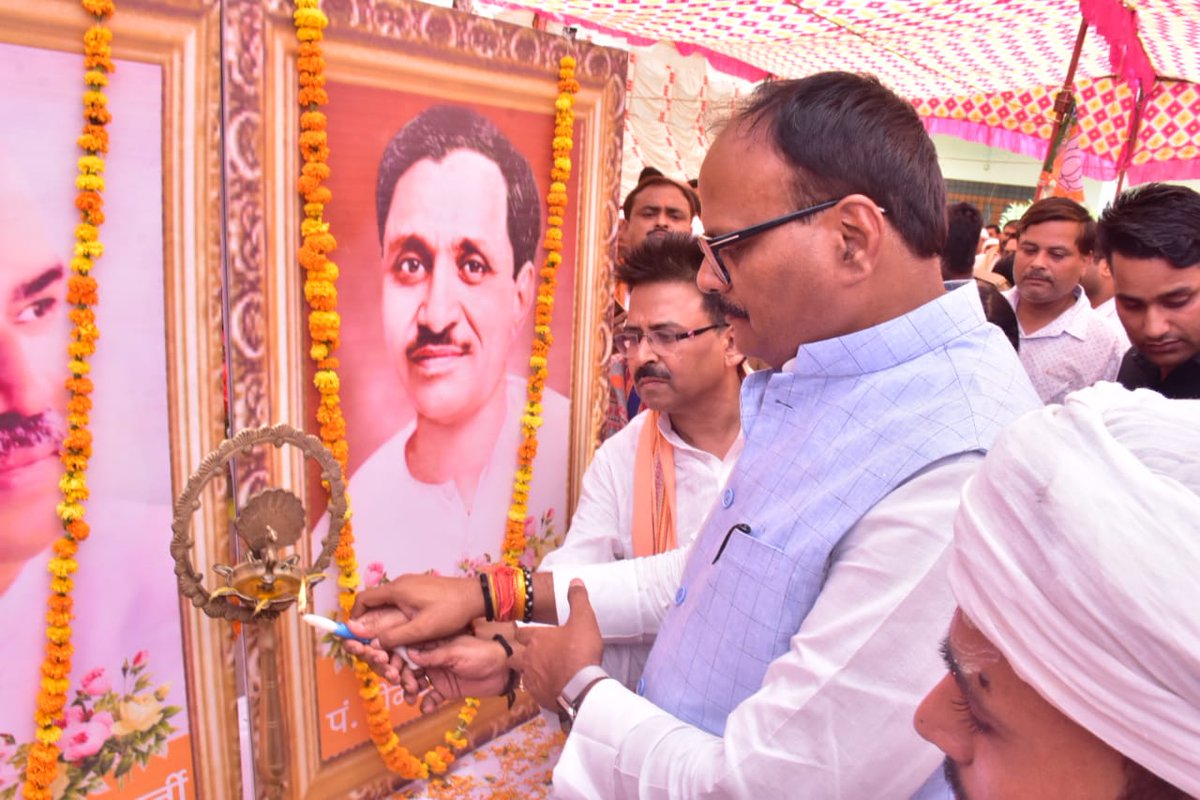 brajeshpathakup's tweet photo. आज जनपद प्रयागराज के छत्रपति शिवाजी डिग्री कॉलेज सहसो,में यशस्वी प्रधानमंत्री श्री नरेंद्र मोदी जी के  8 साल सेवा सुशासन और गरीब कल्याण के पूर्ण होने के उपलक्ष्य पर आयोजित "गरीब कल्याण जनसभा" को संबोधित करते हुए।
@PMOIndia 
@narendramodi 
@BJP4India 
@BJP4UP 
@CMOfficeUP https://t.co/DkvRVfG3XO
