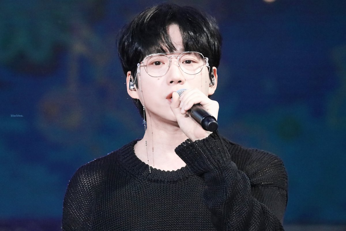 10blacktea's tweet photo. 220528 PEAK FESTIVAL
#10CM #십센치 #권정열 https://t.co/Ghdib9yz0t
