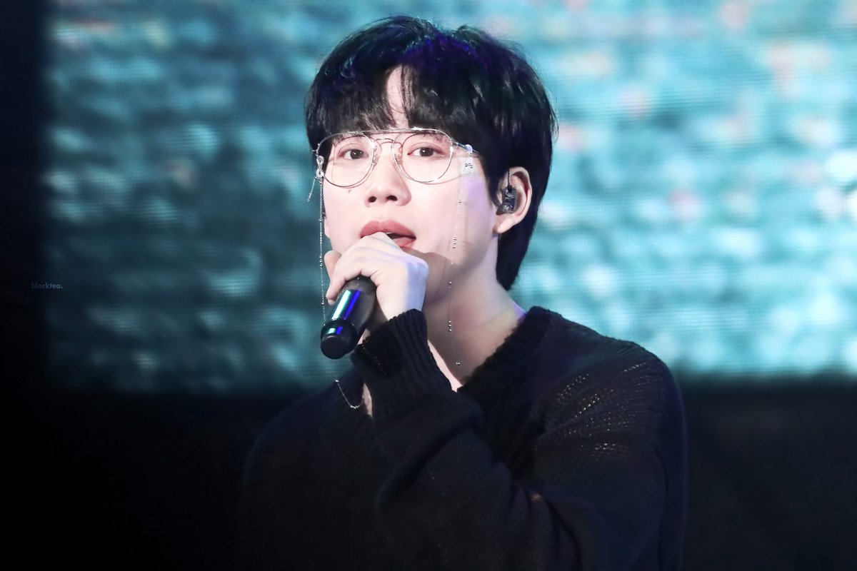 10blacktea's tweet photo. 220528 PEAK FESTIVAL
#10CM #십센치 #권정열 https://t.co/Ghdib9yz0t