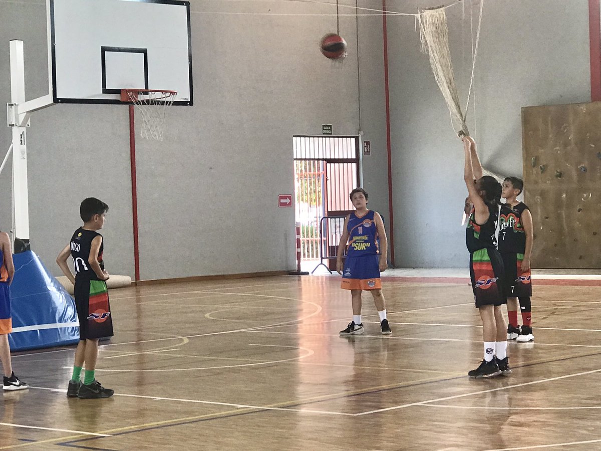 FABGranada's tweet photo. 4ºC
🏆¡¡ 📣 Final Minibasket Mixto Preferente!!
🏀 CB SANTA FE 43 @clubbasketstf 🆚 Punto y Aparte CB Churriana 18 @CBChurriana
#FABGrFMM
📱 #AficiónFAB https://t.co/E6gcPn0hXU…
#Valorcesto https://t.co/9FkjB6sOhh