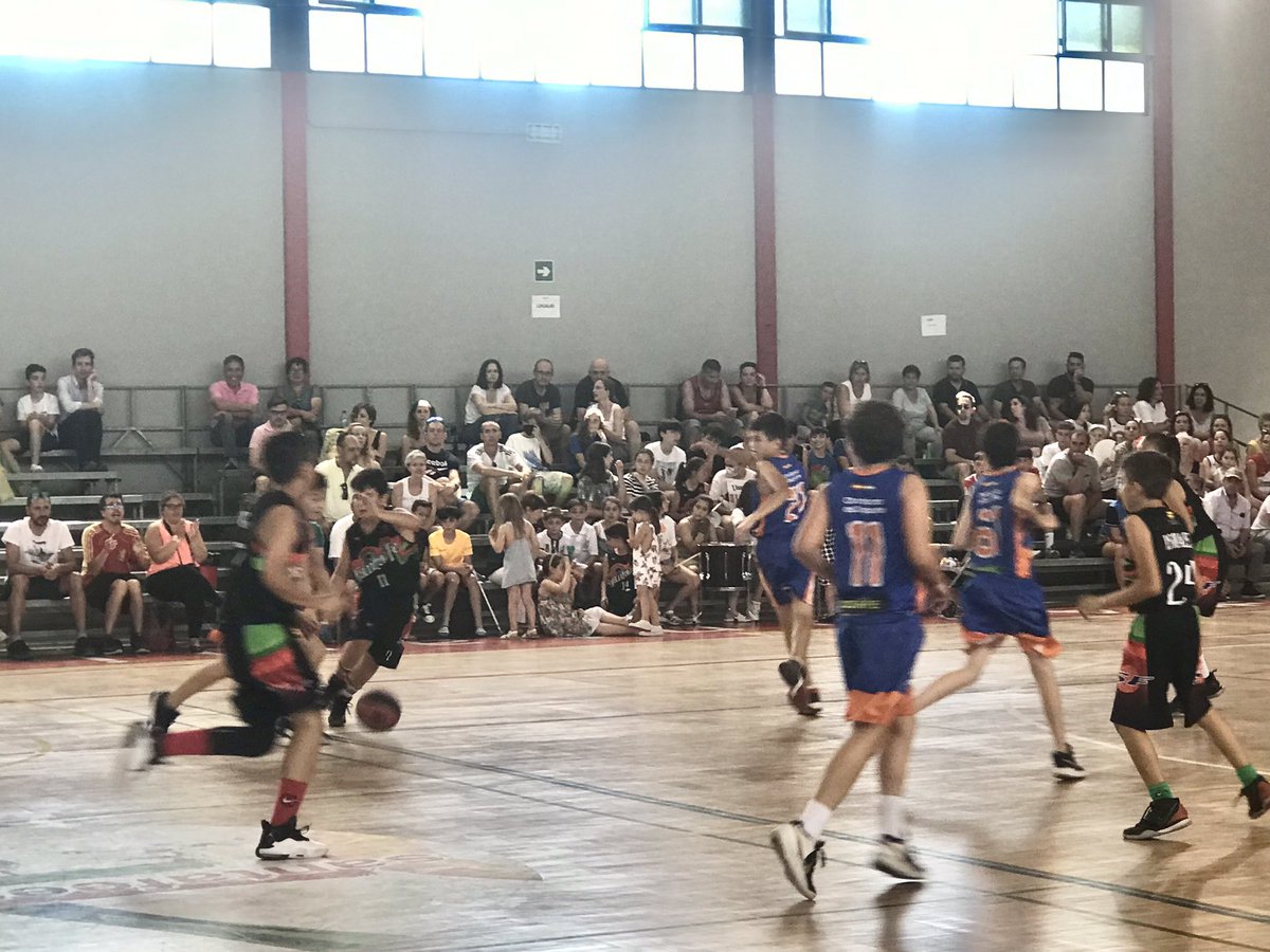 FABGranada's tweet photo. 4ºC
🏆¡¡ 📣 Final Minibasket Mixto Preferente!!
🏀 CB SANTA FE 43 @clubbasketstf 🆚 Punto y Aparte CB Churriana 18 @CBChurriana
#FABGrFMM
📱 #AficiónFAB https://t.co/E6gcPn0hXU…
#Valorcesto https://t.co/9FkjB6sOhh