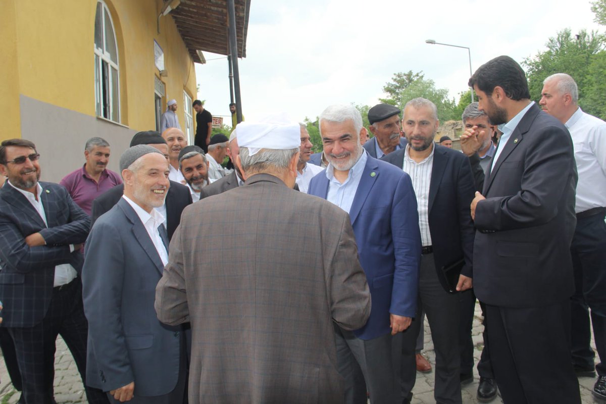 HurDavaPartisi's tweet photo. Genel Başkanımız Sayın Zekeriya Yapıcıoğlu, Muş programı kapsamında Korkut ilçesinde esnaf ziyareti yaptı. Ziyarette Genel Başkanımız esnafın sorun ve sıkıntılarını dinledi, partimizin ekonomiyle ilgili çözümlerini dile getirdi. https://t.co/LtYULoSYL2