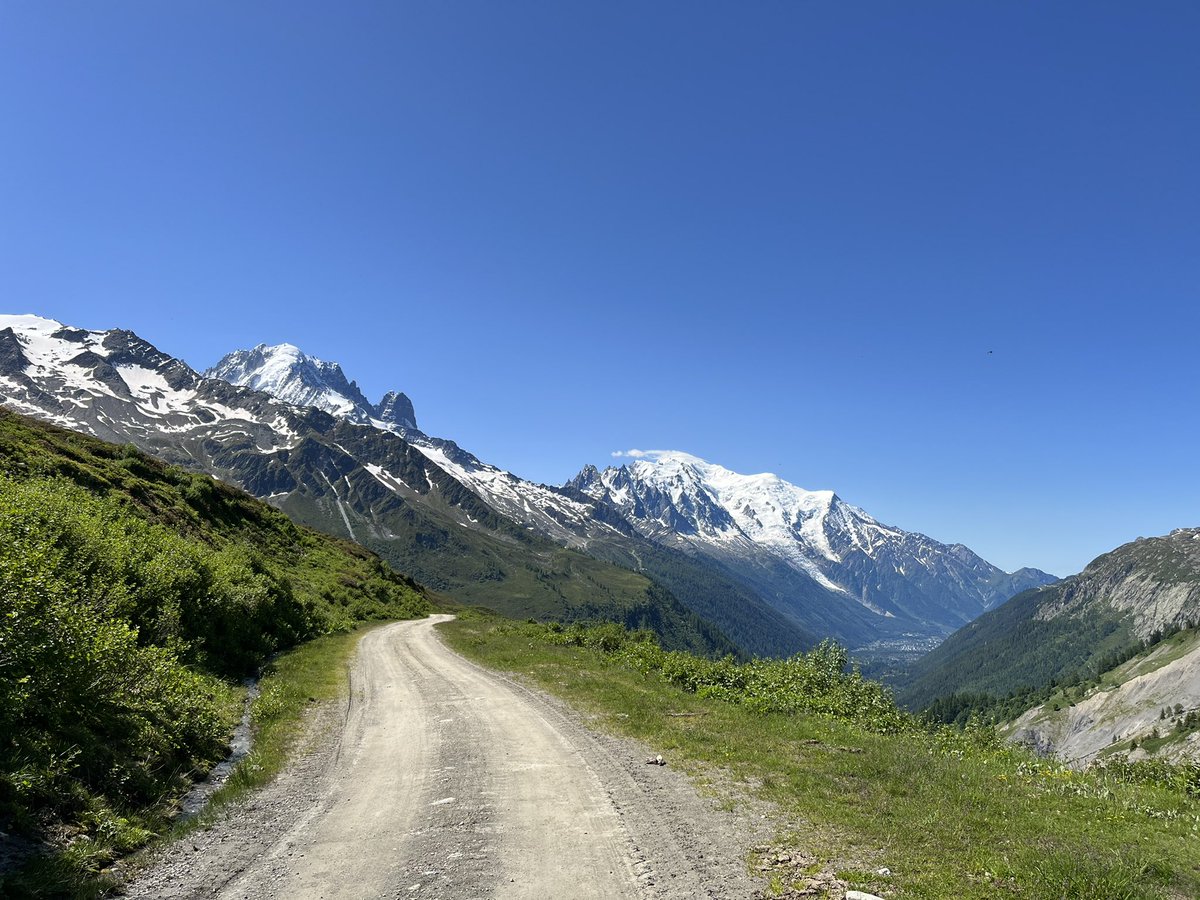JonFielden's tweet photo. An absolutely stunning run up to the Col des Posettes and back this morning. The colour of that sky!

#chamonix #runtagit https://t.co/zBYZe76rX6