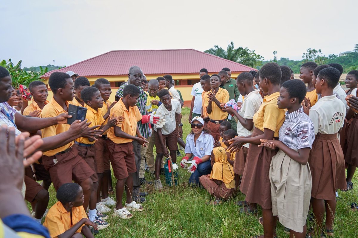 AdamusMine's tweet photo. GRATITUDE SUNDAY!

Friends, we are grateful to you all especially:

1. Nana Bokazo
2. Nana Salman
3. Teleku Bokazo Assembly man
4. School Teachers 
5. pupils of the various schools 
6. District Forestry Officers

God Bless you all! @SamuelAJinapor https://t.co/LuVSrA6bEd