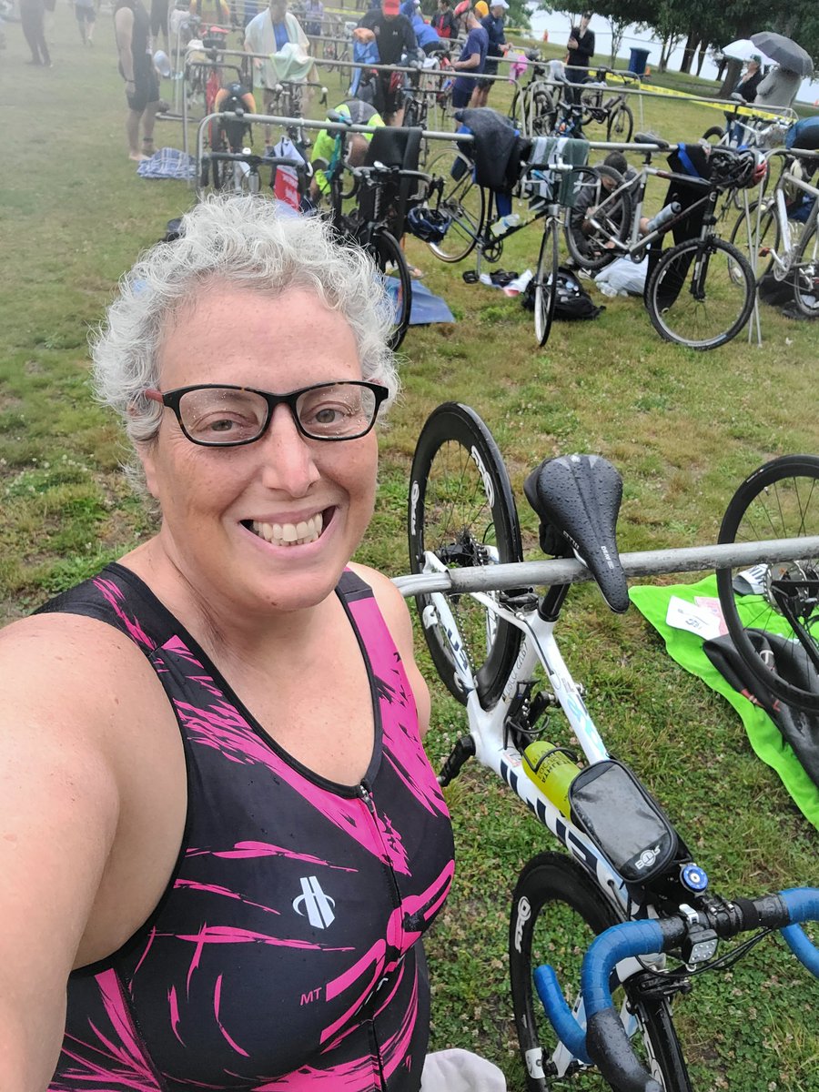 lawyrchiky's tweet photo. Pre-race selfie! Force that smile and let's do this! #f2cnutrition #whatfuelsyou #athletefocusedsciencedriven #RollTheO #ridingintherain #blergh https://t.co/wzRD8lMIu1