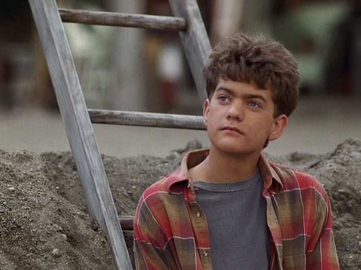   Happy Birthday Joshua Jackson.
Magic In The Water, The Mighty Ducks films and Fringe. 