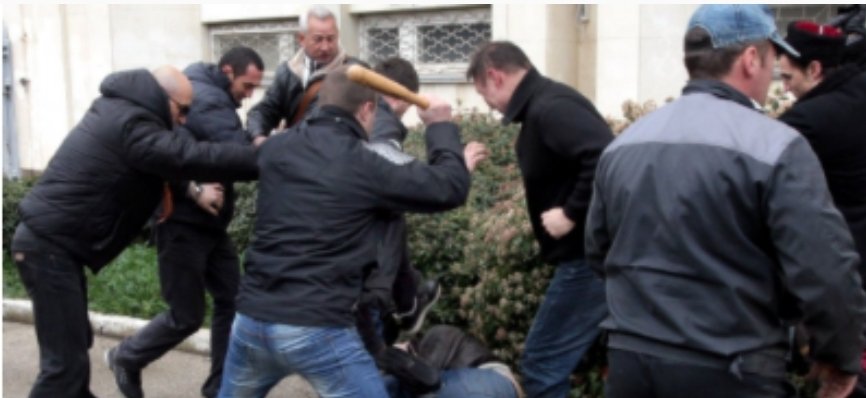 Wayne57072607's tweet photo. Russia: Muslim Refugees Badly Beaten by Mob for Molesting Women

https://t.co/x00JKlvHoJ https://t.co/ezXnq9BWYt