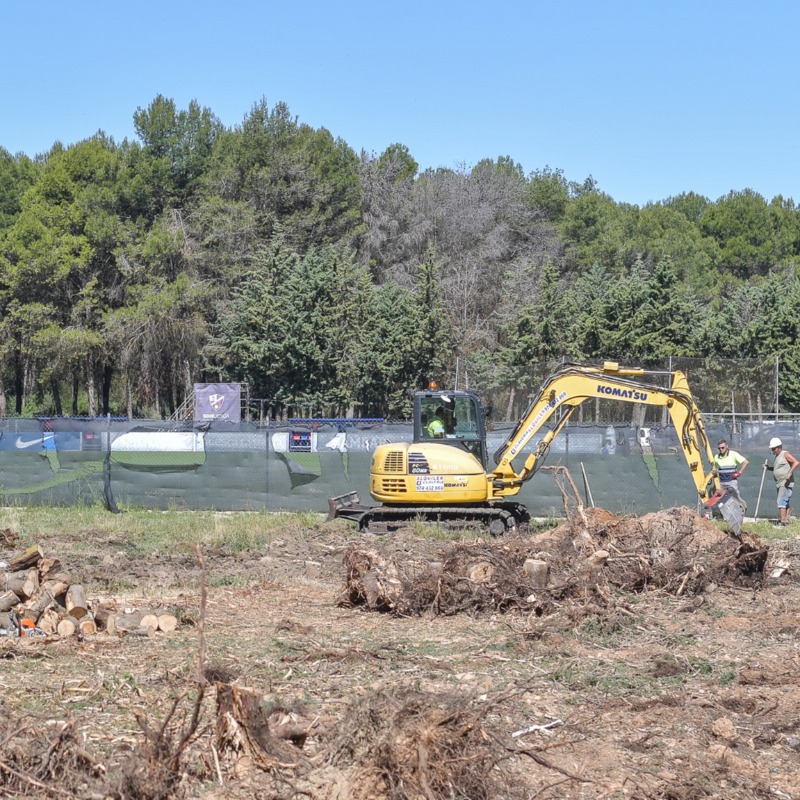 SDHuesca's tweet photo. 🏟️⚽️ ¡La 𝐁𝐚𝐬𝐞 𝐀𝐫𝐚𝐠𝐨𝐧𝐞𝐬𝐚 𝐝𝐞 𝐅𝐮́𝐭𝐛𝐨𝐥 será una realidad en este 2022!

La primera escuela para el fútbol base en Aragón avanza en su construcción:

🔹 Campo 3 y próximamente el Campo 4
🔹 Edificio de servicios: vestuarios, gimnasio...
🔹 Reforma de la residencia