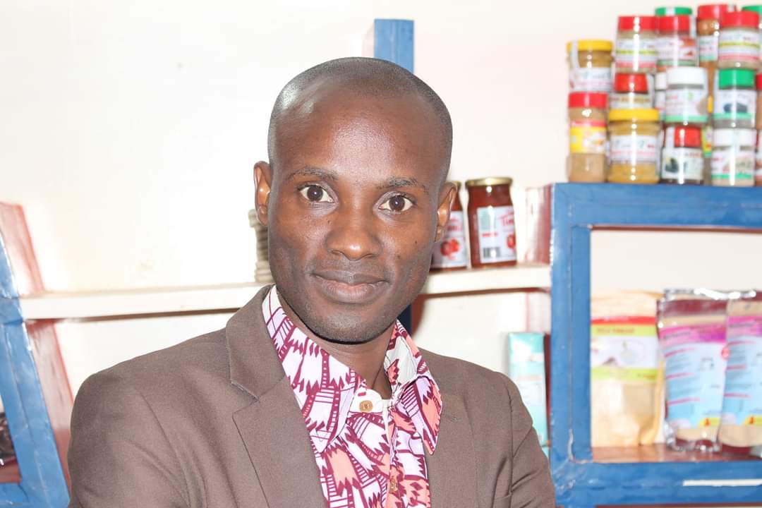 DidierKissode's tweet photo. L'un des aînés en entrepreneuriat et promoteur de @KinkelibaTea, le grand frère @AdamasKoudou met ses riches expériences au profit des jeunes entrepreneurs débutants avec @KoudouSExpertis au #Togo. Découvrez son histoire inspirante via ce lien👉🏾https://t.co/0LNbyFqp8C
#TgTwittos https://t.co/K8iDilAQIo