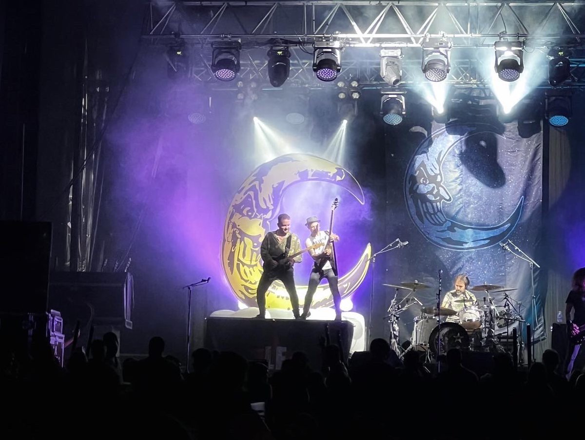 lafugarock's tweet photo. Increíble ayer Sahagún, no tenemos palabras para describir lo de anoche.
Muchísimas gracias por esta gran acogida en nuestro primer concierto de gira. 

Nos vemos el próximo 18 de junio en Belchite.

#DemasiadoTarde #Gira2022 #GiraLaFuga2022 https://t.co/0bmquOPqFz