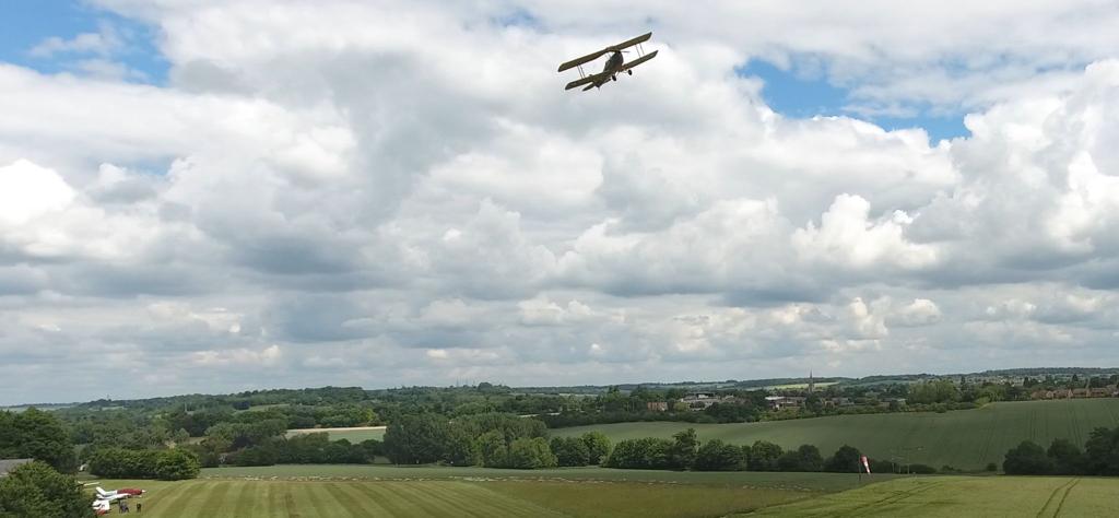 VFAudleyEnd's tweet photo. Tiger Moth 'DE-745' (G-BTOG) stretching its legs over Audley End Airfield. 

#VintageFabrics #AudleyEndAirfield #WarbirdRepaint #AircraftRepaint #AircraftMaintenance #AircraftFabric #Warbirds #DH82A #TigerMoth #dehavilland #USAAF https://t.co/oAH99nHJV7
