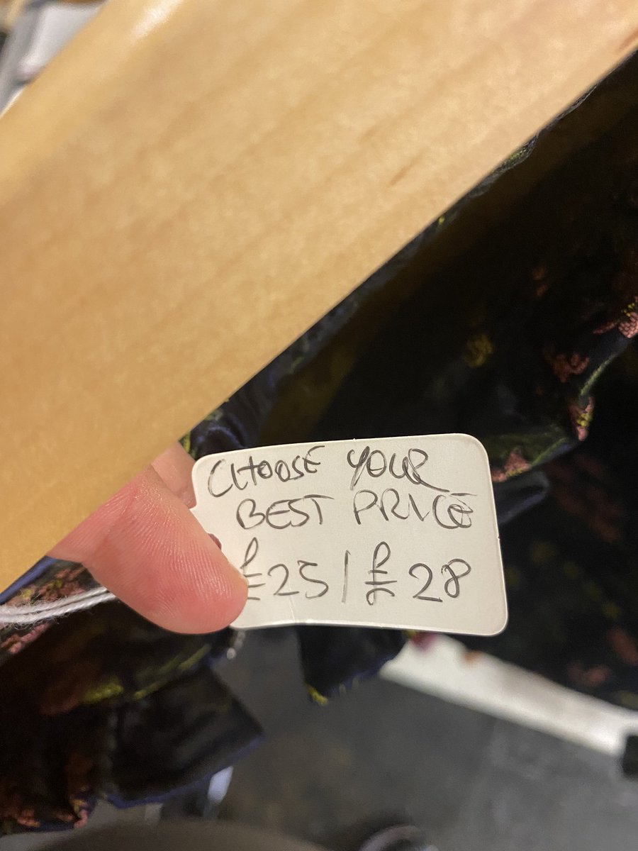 lozzie_'s tweet photo. Love how a vintage market was selling an old Primark skirt I had back in 2018 for like double the price! Not that vintage ayy 😂 also can plus size vintage clothes be a thing please! Stop just selling sample sizes! https://t.co/FBU0vLT4QU