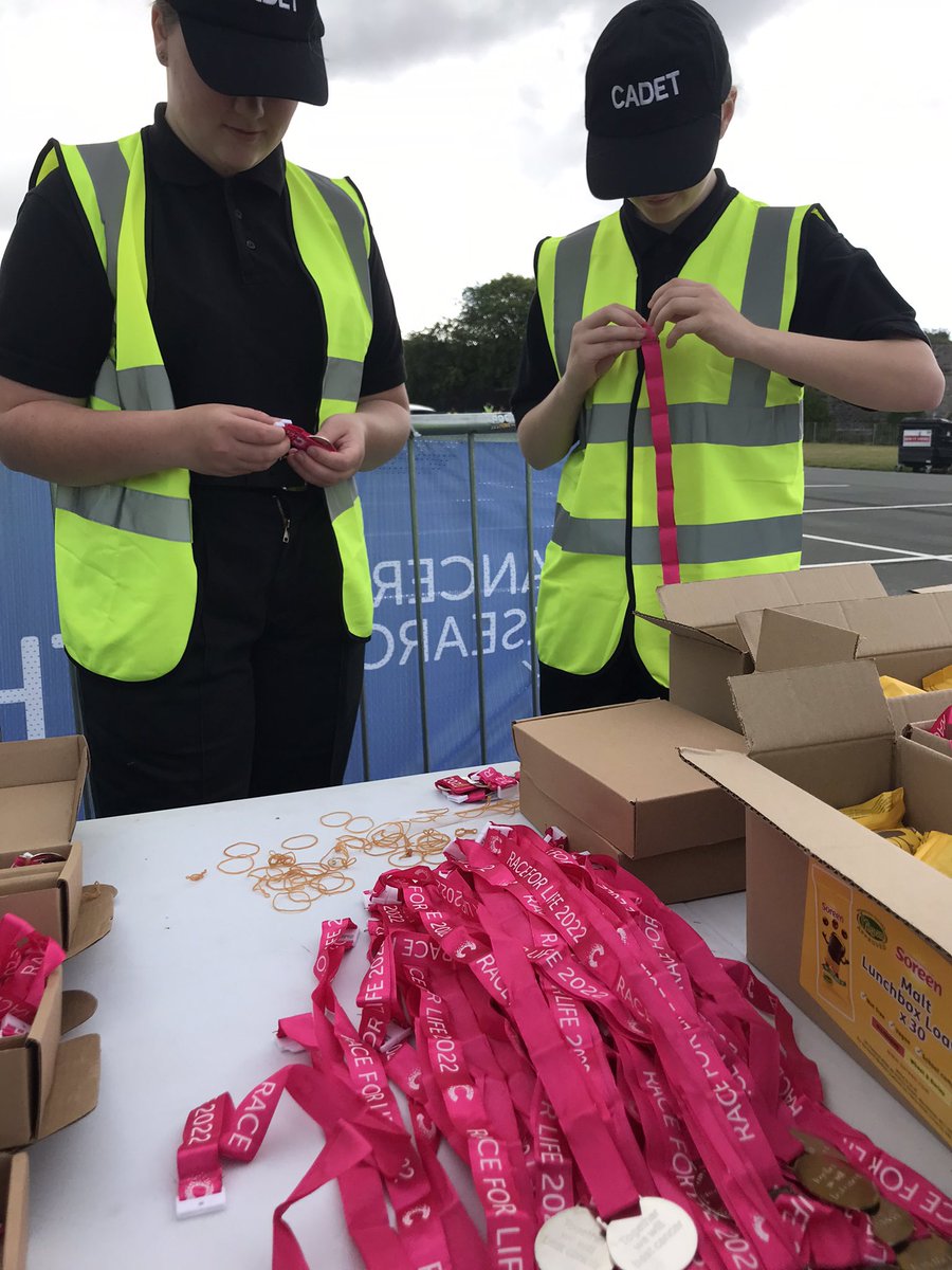 PlymouthVPC's tweet photo. Plymouth Cadets working hard today assisting Cancer Research Uk on Plymouth Hoe #raceforlifeplymouth 👏🏻👏🏻🏃‍♀️🏃‍♂️💗 #beacdet #PLYMOUTH @DCPolVolunteers @DC_Police https://t.co/gNofMSO4t5