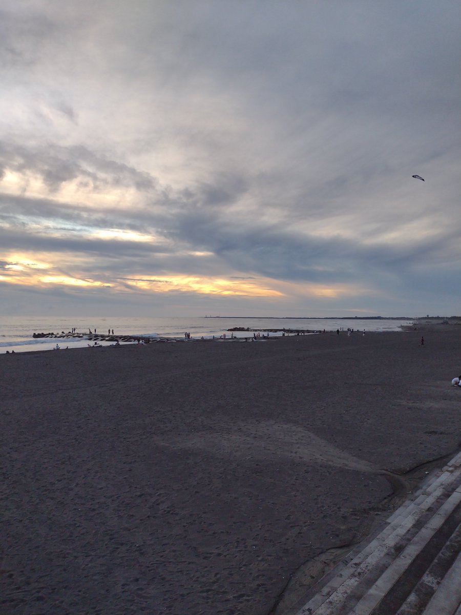 t3364131's tweet photo. 常來的海邊平常都是空無一人,十分舒適
結果今天人超多
百感交集(´•ω•`)
#YuToNonsense https://t.co/V3Gfj3wDwJ