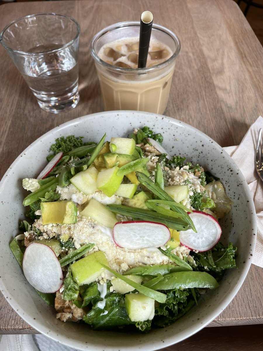 FermKassi's tweet photo. @HappyCow If you’re every in Stockholm, check out Mahalo! It’s a delicious vegan cafe/ brunch place.
I had their iced latte w/ oat milk and the caesars summer palace. https://t.co/urbwGyb9s0