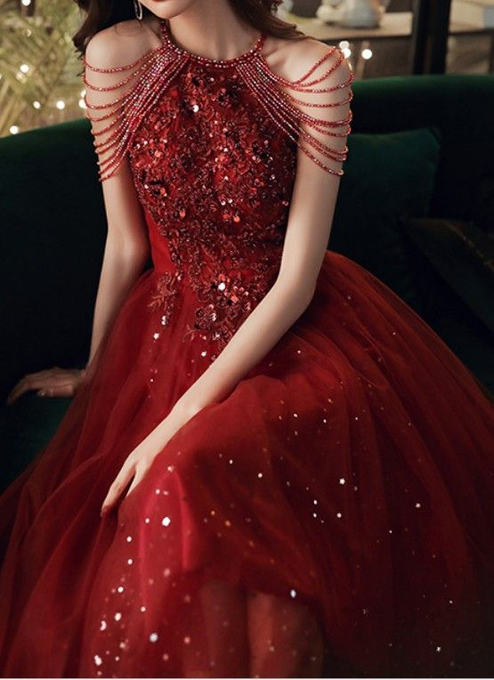 selp_me_'s tweet photo. Going to the lovely masquerade with the kindest and bravest of hearts, my fiancé Poe Dameron. #moonlightball https://t.co/ydK6WfLa52
