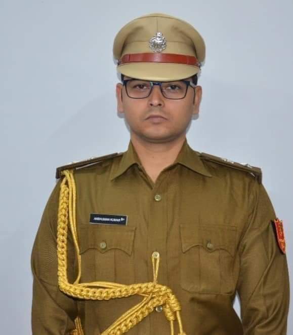 WeAreRanchi's tweet photo. Salute Boss: सैलूट है राँची के एसएसपी सुरेंद्र झा जी और राँची के सिटी एस पी अंशुमान जी को 
आपके उचित निर्णय ने रांची को जलने से बचा लिया । https://t.co/h9d2CVxqKe