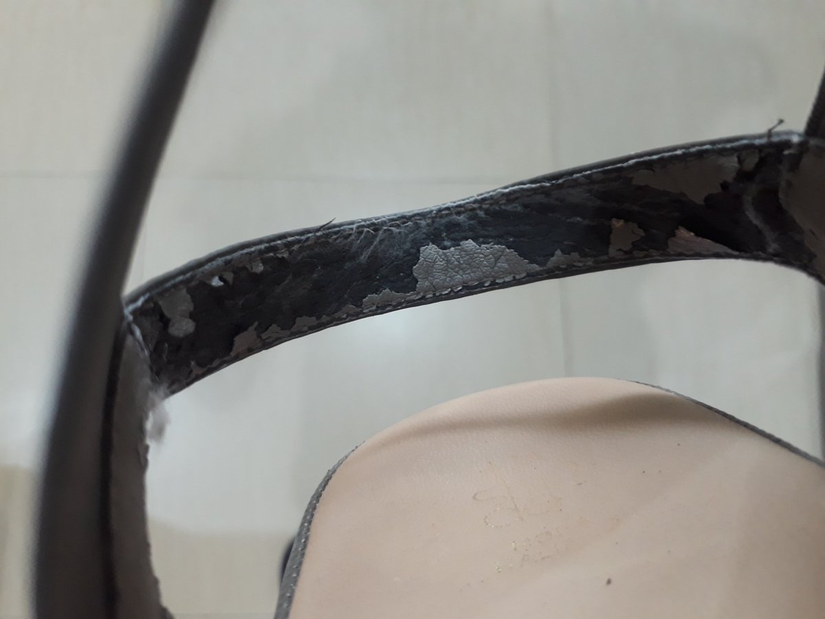khushnumakd's tweet photo. @tresmode @kapilmahtani 
New definition of QUALITY
.... "there are no quality issues with product....Unfortunately, we won't be able to assist you with the material peeling of the footwear" https://t.co/5eo8G6K7lT