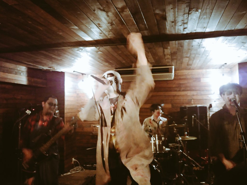 sunaneko666's tweet photo. Rest in Goreそして久々のZombie Ritualでノリまくり楽しかった🤘🍺
からの二万へハシゴなう #restingore #zombieritual #distroday https://t.co/pRBptUMjc9