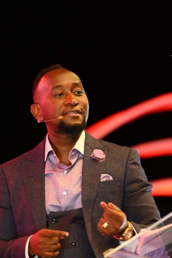 This is what you are dealing with, The hand of God, Have i not sent you? whys are you worried?
#ProphetElvisMbonye