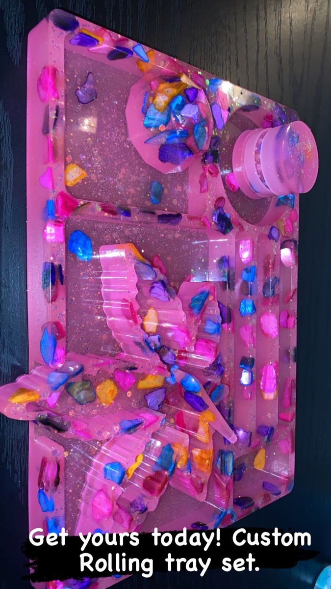 BiggNdPretty's tweet photo. Get yours today! #Customrollingtrayset #Madebylexx https://t.co/cIbs5YVkgd