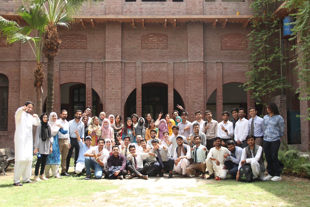amal_academy's tweet photo. During the Amal Career-Prep Fellowship, our Fellows are tasked to initiate Mega Projects focused on education, social impact and poverty. @zaidia VC @gcuniversitylhr joined us and witnessed the impact our Fellows created through their Mega Projects. Thank you VC Sb for joining us https://t.co/sM8yUZnePG