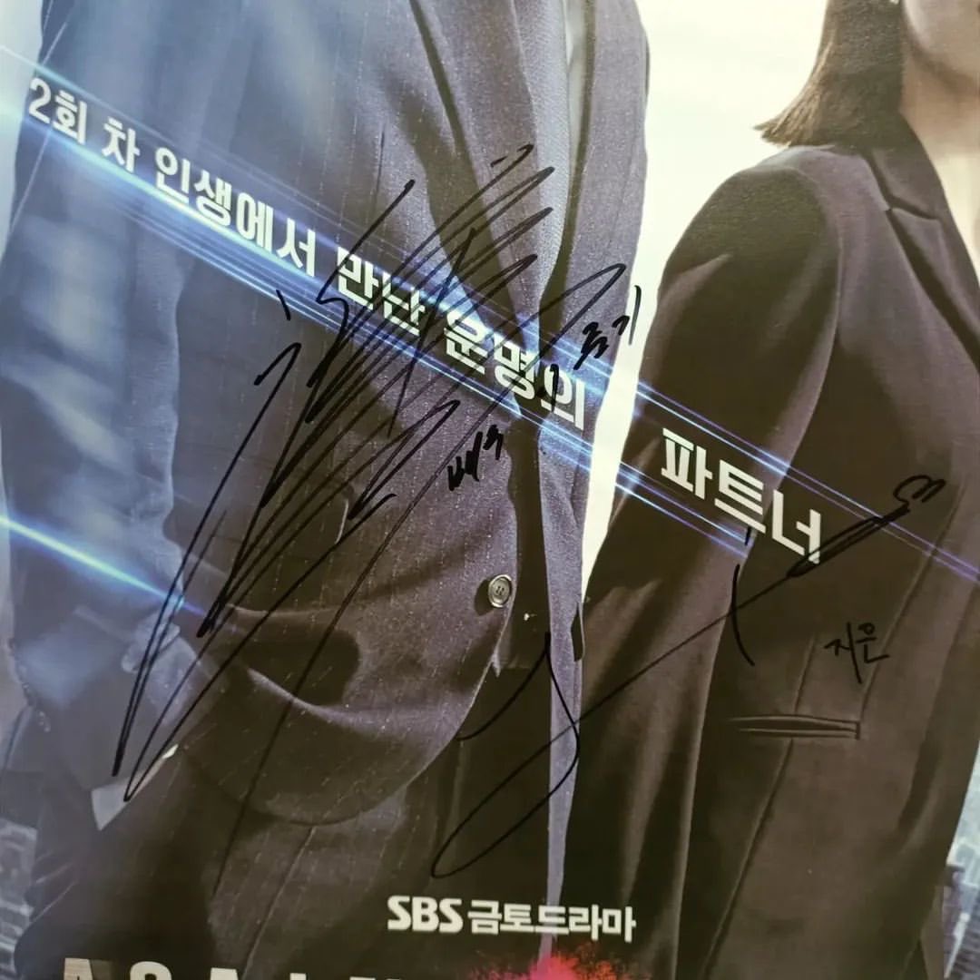 weheartjg's tweet photo. Congratulations!!!
Repost,@ https://t.co/CV7r83c90D :
🎉🎉🎉👏👏👏
From @ jg_darkpoleon1997
Thank you @ viusg for the signed Again My Life A1 size poster giveaway 🥰😍
https://t.co/0sx50lzAwF

#LeeJoonGi #이준기 #イジュンギ #李準基 #어겐마 #AgainMa #AgainMyLife #어게인마이라이프 https://t.co/MwQtvhLWJS