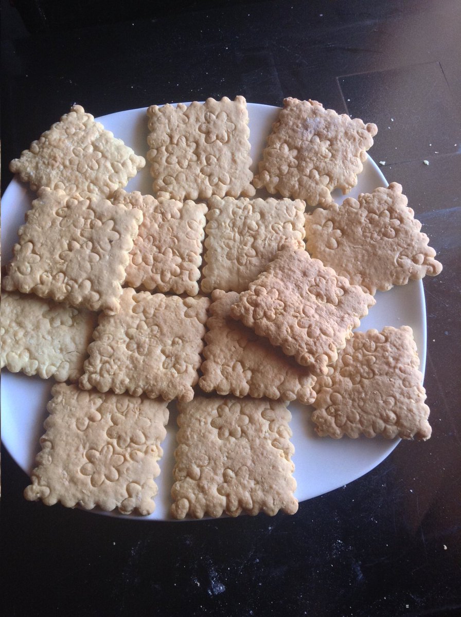 HailMary619's tweet photo. I make and sell biscuits and dikuku at an affordable price. I'm  situated in Tswelapele  Tembisa.  Kindly retweet. ❤
#GirlTalkZA 
#NationalShutdown 
#Sunday https://t.co/CRWhUjB5Bg