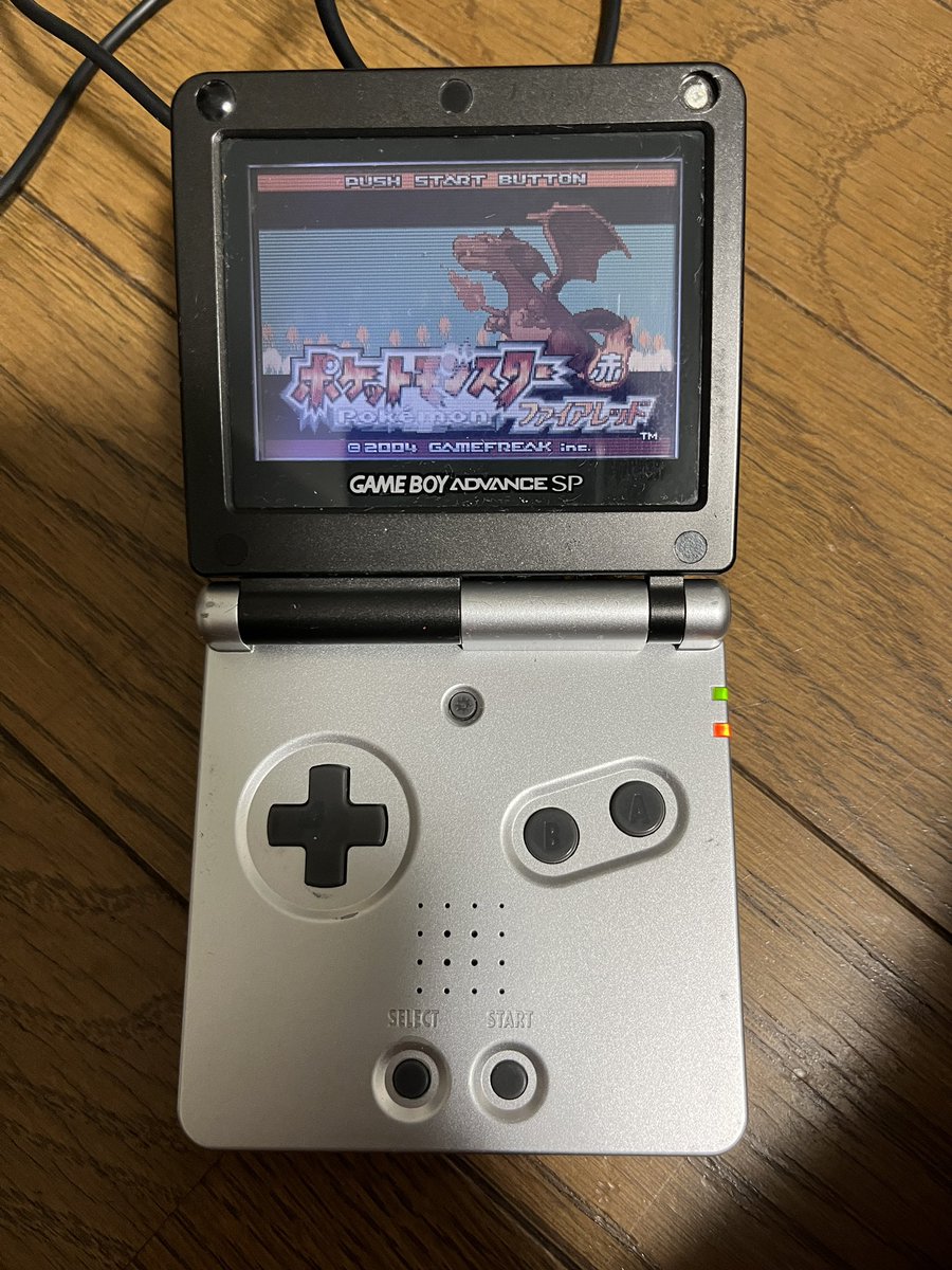 sosuke23's tweet photo. 部屋片付けてたら充電器付きで出てきた。ゲームボーイアドバンスＳＰ。
動くしすっげぇ💦💦
#GBA https://t.co/gRuJROdClJ