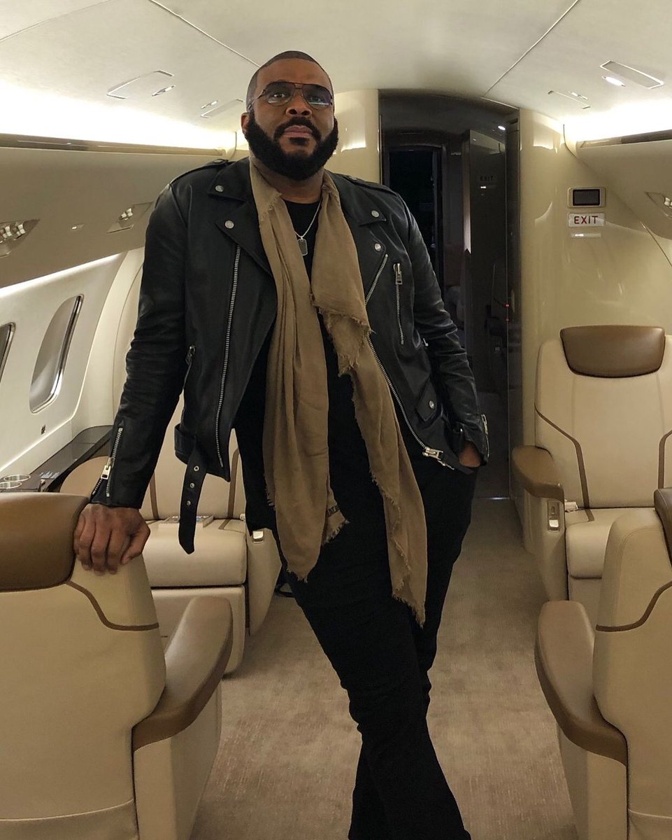 AfricaFactsZone's tweet image. Tyler Perry is working on building a production studio in Ghana.

Dave Chappelle and Stevie Wonder have plans to move to Ghana.

Kendrick Lamar held his album listening party in Ghana.

Maya Angelou lived in Ghana for 3 years.

5,000 African Americans live in Ghana permanently.