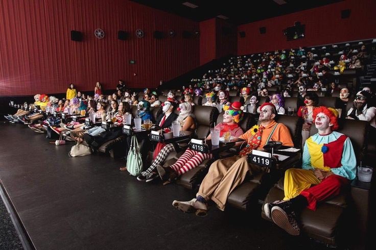 jayjaydonuts's tweet image. I’m on the 2nd seat with purple hair