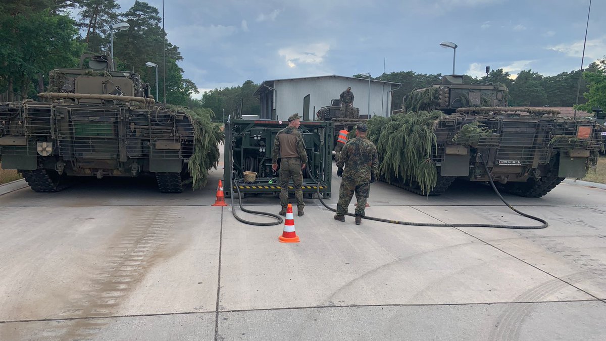 Sicherstellung der Einsatzbereitschaft für das #PzGrenBtl33 durch meine Kompanie in Klietz! #VersBtl141! Toller Einsatz und tolle Zusammenarbeit von Logistik und Kampftruppe. Gemeinsam in LVBV bestehen- das Heer! <a href="/Deutsches_Heer/">Heer</a>  <a href="/1Panzerdivision/">1.Panzerdivision</a> #bundeswehr #puma