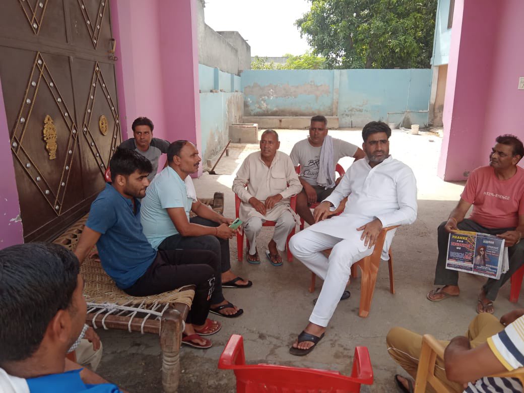 atulpradhansp's tweet photo. विधानसभा क्षेत्र में अपनो के बीच ! https://t.co/BGI8Ewpiez